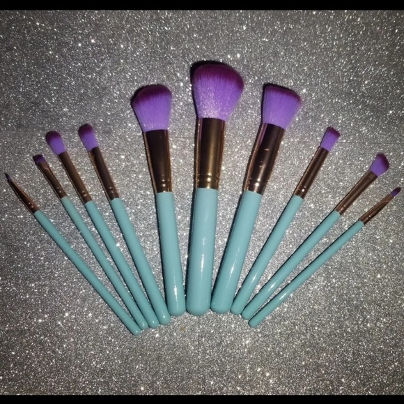 10 Piece Seashell Makeup Brush Set - Picture 5 of 8